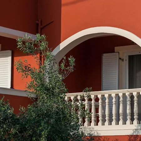 Avyssos Residents Aparthotel *