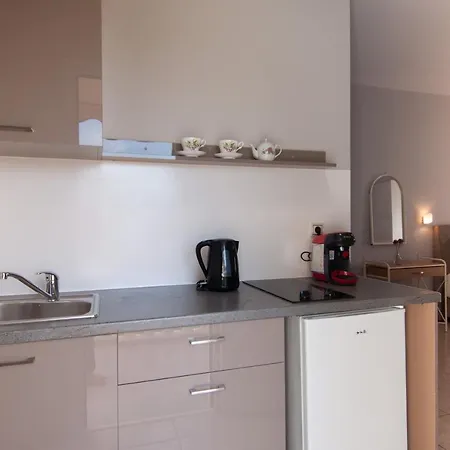 Avyssos Residents 3*