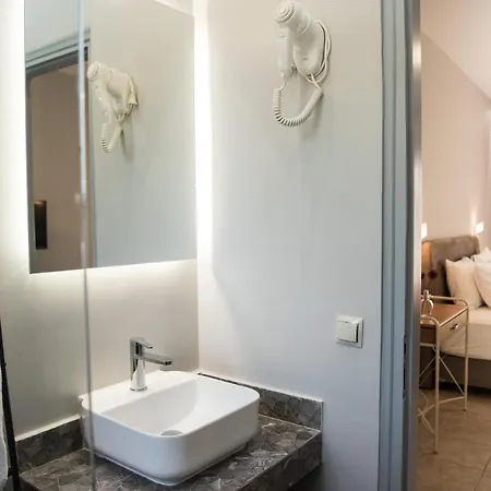 Avyssos Residents 3*