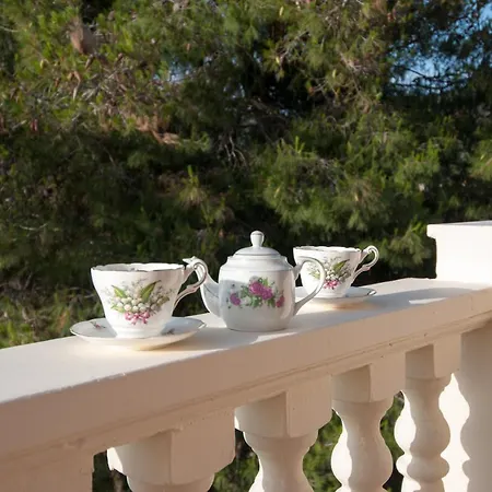 Avyssos Residents 3*