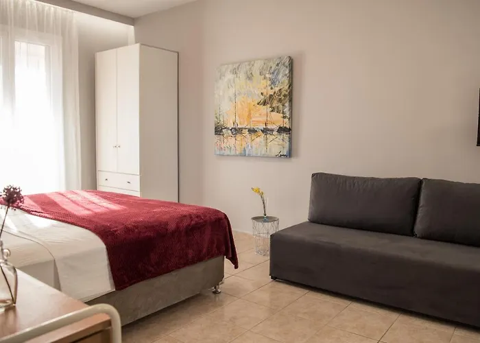 Avyssos Residents 3*