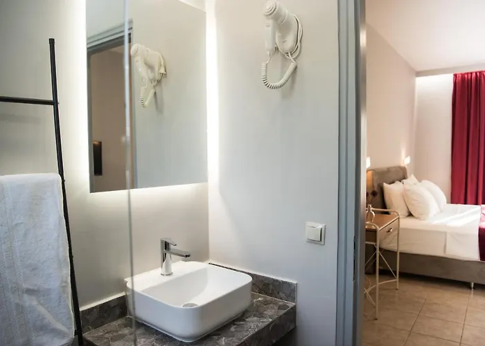 Avyssos Residents 3*