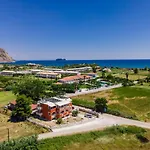 Avyssos Residents