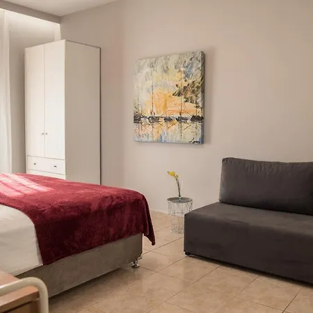 Avyssos Residents 3*