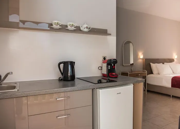 Aparthotel Avyssos Residents